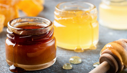 Miel de Manuka vs miel français : différences, bienfaits et usages
